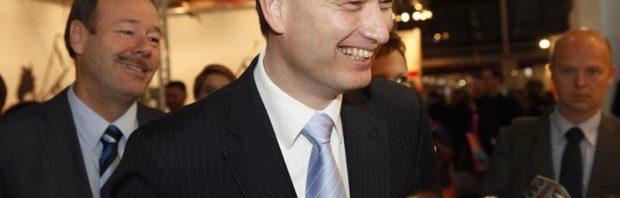 ‘Datsja-leugenaar’ Halbe Zijlstra (VVD) overladen met kritiek nadat hij FVD ‘fascistische’ partij noemt