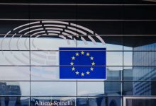 Europarlementariër haalt verwoestend uit: 'De helft van jullie zal de gevangenis ingaan!'