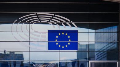 Europarlementariër haalt verwoestend uit: 'De helft van jullie zal de gevangenis ingaan!'