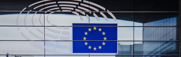 Europarlementariër haalt verwoestend uit: ‘De helft van jullie zal de gevangenis ingaan!’