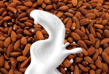 Drie glazen plantaardige melk vergelijken: amandel, haver en kokos