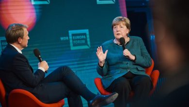 Angela Merkel ontvangt EU-onderscheiding voor haar bijdrage aan de vernietiging van Europa