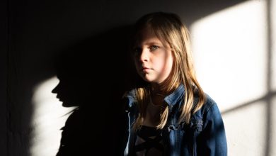 Honderdduizenden minderjarige meisjes misbruikt: politieagenten namen deel aan groepsverkrachtingen