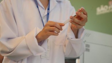 Achter gesloten deuren: de ernstige zorgen over mRNA-vaccins die het publiek niet hoorde