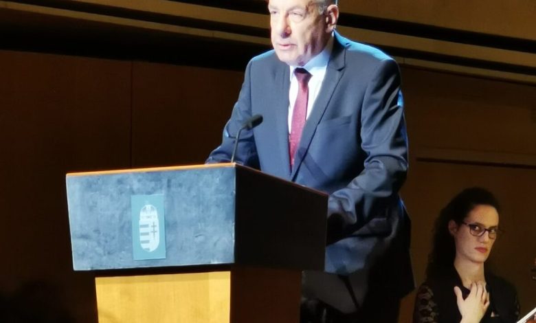Hongaarse democratie afgeschaft, president afgezet: 'We zijn een kolonie geworden' 1 Hongaarse democratie afgeschaft, president afgezet: 'We zijn een kolonie geworden'