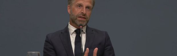 Hugo de Jonge ‘pleegde meineed’ tijdens coronaverhoor ‘om zijn misdaden te maskeren’