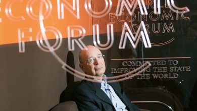 Klaus Schwab en het WEF: afluisterapparaat, doofpotcultuur en een comeback