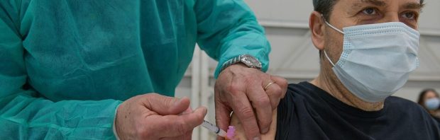 Prikspijt coronavaccin treft 1 op 6 Nederlanders: dwang, schade en verzwegen twijfels