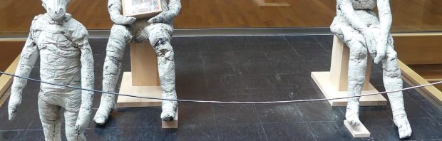 Reptielensculptuur Europees Parlement wekt grote verontwaardiging