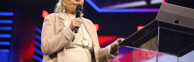 Actrice schokt: ‘nazi’s hebben Tweede Wereldoorlog niet verloren, maar zijn ondergedoken en hebben ons geïnfiltreerd’