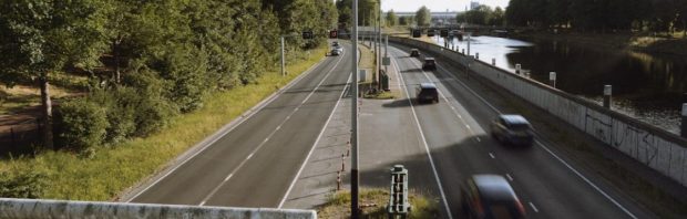 Boeren kregen direct de schuld na dodelijke crash op A59 — nu spreekt de dochter van slachtoffers zich uit