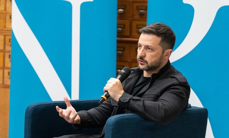 Duitse journalist vroeg Zelensky hoe Europa Oekraïne kan helpen meer Russen te doden — zijn opa diende Hitler 1 Duitse journalist vroeg Zelensky hoe Europa Oekraïne kan helpen meer Russen te doden — zijn opa diende Hitler