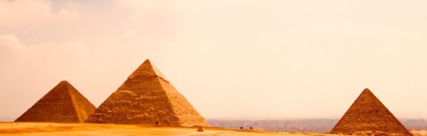 Hij keek onder de Grote Piramide — en daarna werd zijn onderzoek ingetrokken