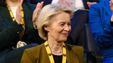 Von der Leyen onder vuur: ‘In de gevangenis — en nooit meer vrijgelaten’