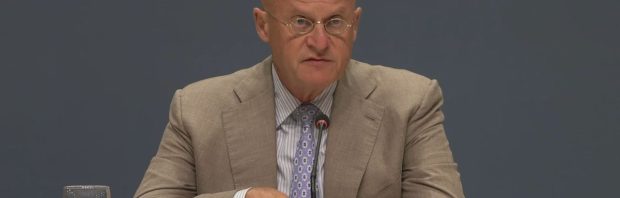 Coronaverhoor oud-minister Grapperhaus legt meedogenloze arrogantie bloot