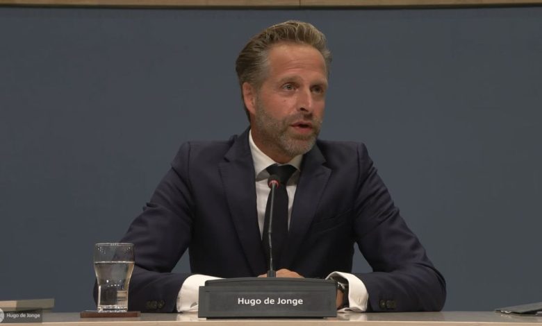 De Jonge: desinformatie heeft ons in de coronacrisis echt enorm parten gespeeld en is zeer ondermijnend geweest 2 des