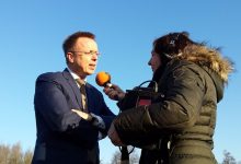 ‘Ik ben hier aan het woord!’ Huilende boerin monddood gemaakt door commissaris van de Koning