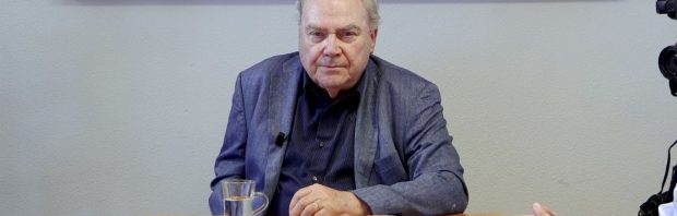 Karel van Wolferen stelt dat de beoogde wereldregering is mislukt, maar hij heeft wel een sombere waarschuwing