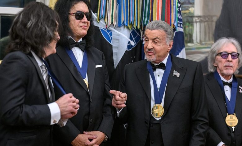 Van Rambo naar oorlogscriticus: Sylvester Stallone haalt uit naar de oorlogsmachine van de elite