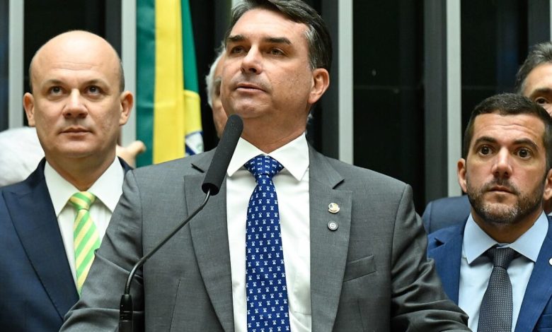 Gevluchte Bolsonaro: 'Braziliaanse verkiezingen zijn gestolen door criminele organisatie die een tirannie heeft gevestigd' 1 Gevluchte Bolsonaro: 'Braziliaanse verkiezingen zijn gestolen door criminele organisatie die een tirannie heeft gevestigd'