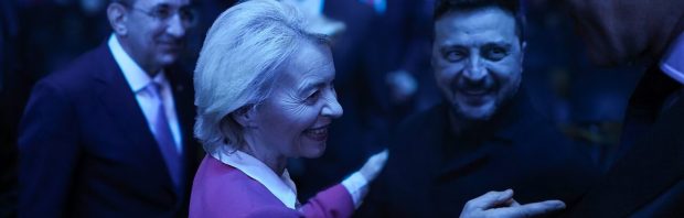 Persconferentie: Oekraïne als pion in een NAVO-proxyoorlog waar bankierselite en militair-industrieel complex van profiteren