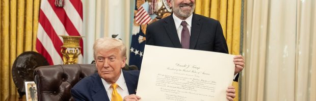 Klokkenluider die Trumps handelsminister Lutnick linkte aan Epstein overleden door “zelfmoord”