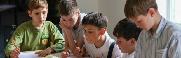 Word lid van Omroep Zwart, steun Extinction Rebellion en koop niet bij blanken: dit leren kinderen tegenwoordig op school